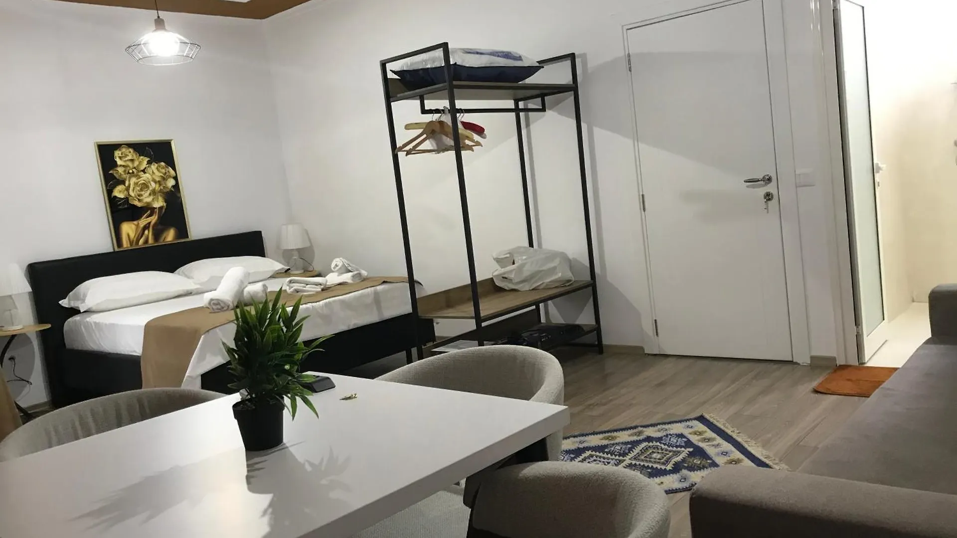 Square 21 Studio Apartament Tirana Albania