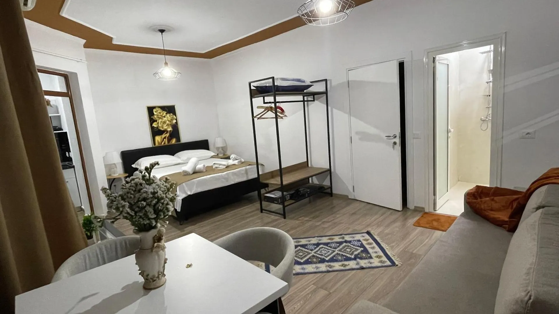 Square 21 Studio Apartament 티라나